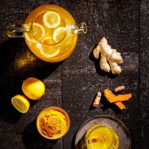 Kurkumathee met citroen, gember en kaneel