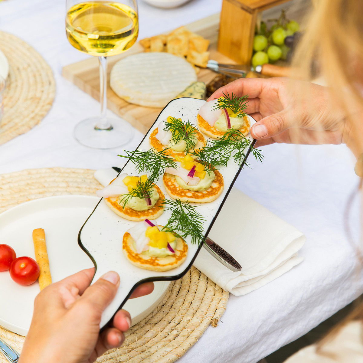 Blini’s met ceviche, avocadocrème en mango