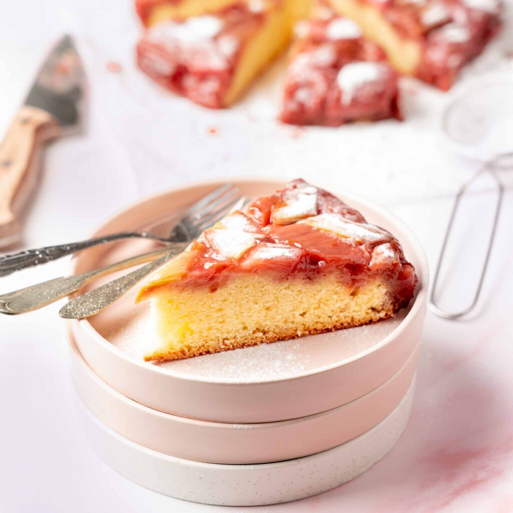 Upside-down rabarbercake