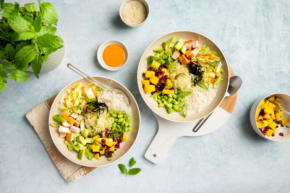 Poké bowl met gerookte kip