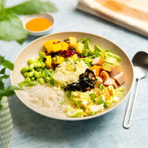 Poké bowl met gerookte kip