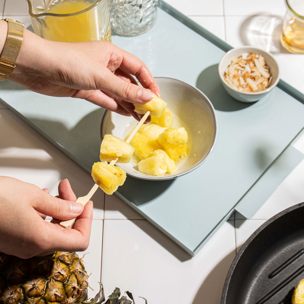 Frozen piña colada bowl met gebakken ananas