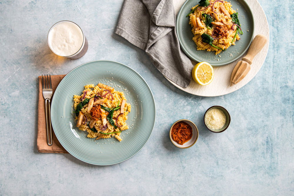 Pasta kip met rode pesto en ricotta