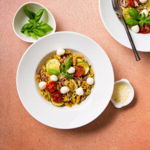 Pasta vega met groene pesto en mozzarella