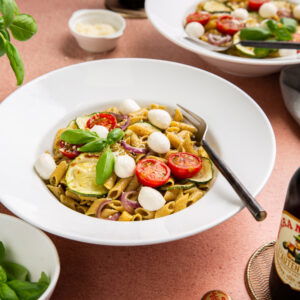 Pasta vega met groene pesto en mozzarella