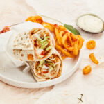 Gevulde lahmacun met krulfriet