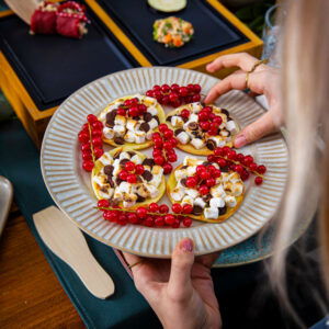 S’mores pizza met marshmallow, pure chocolade en rode bessen
