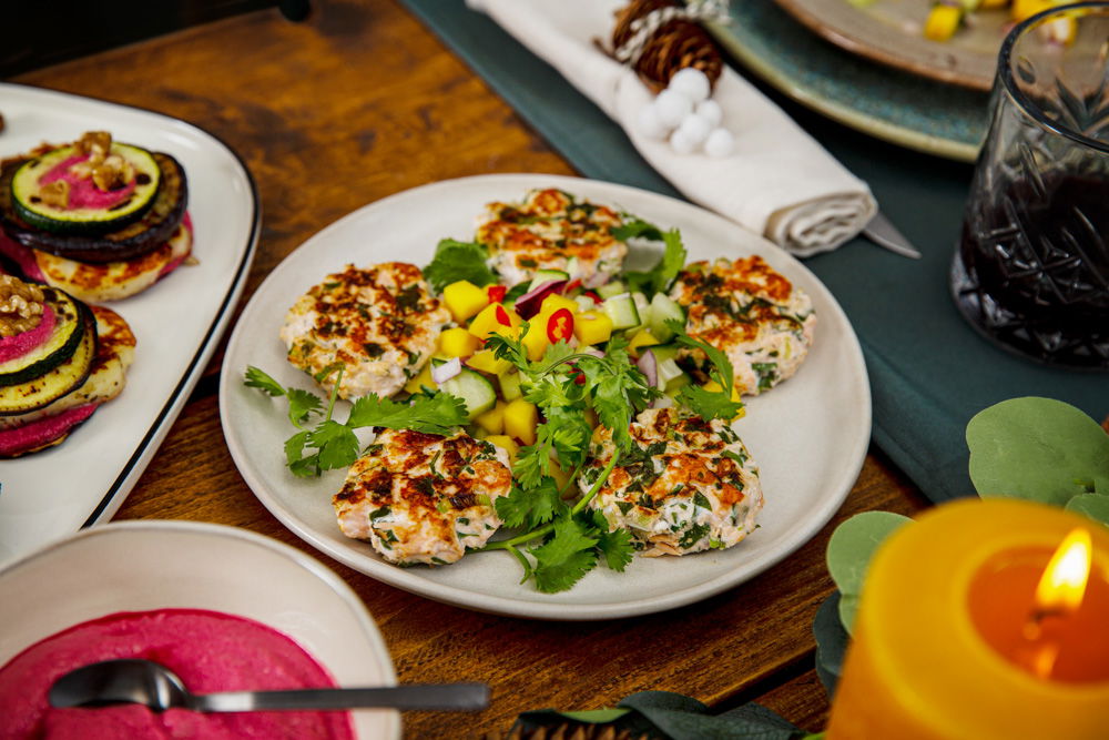 Thaise zalmkoekjes met komkommer koriander salsa