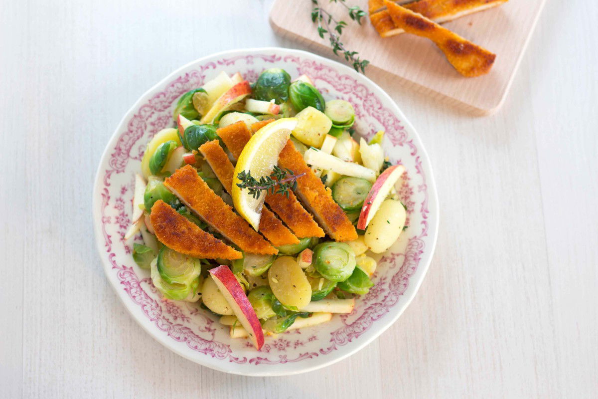 Appel Spruitjessalade Met Krieltjes En Kipschnitzel