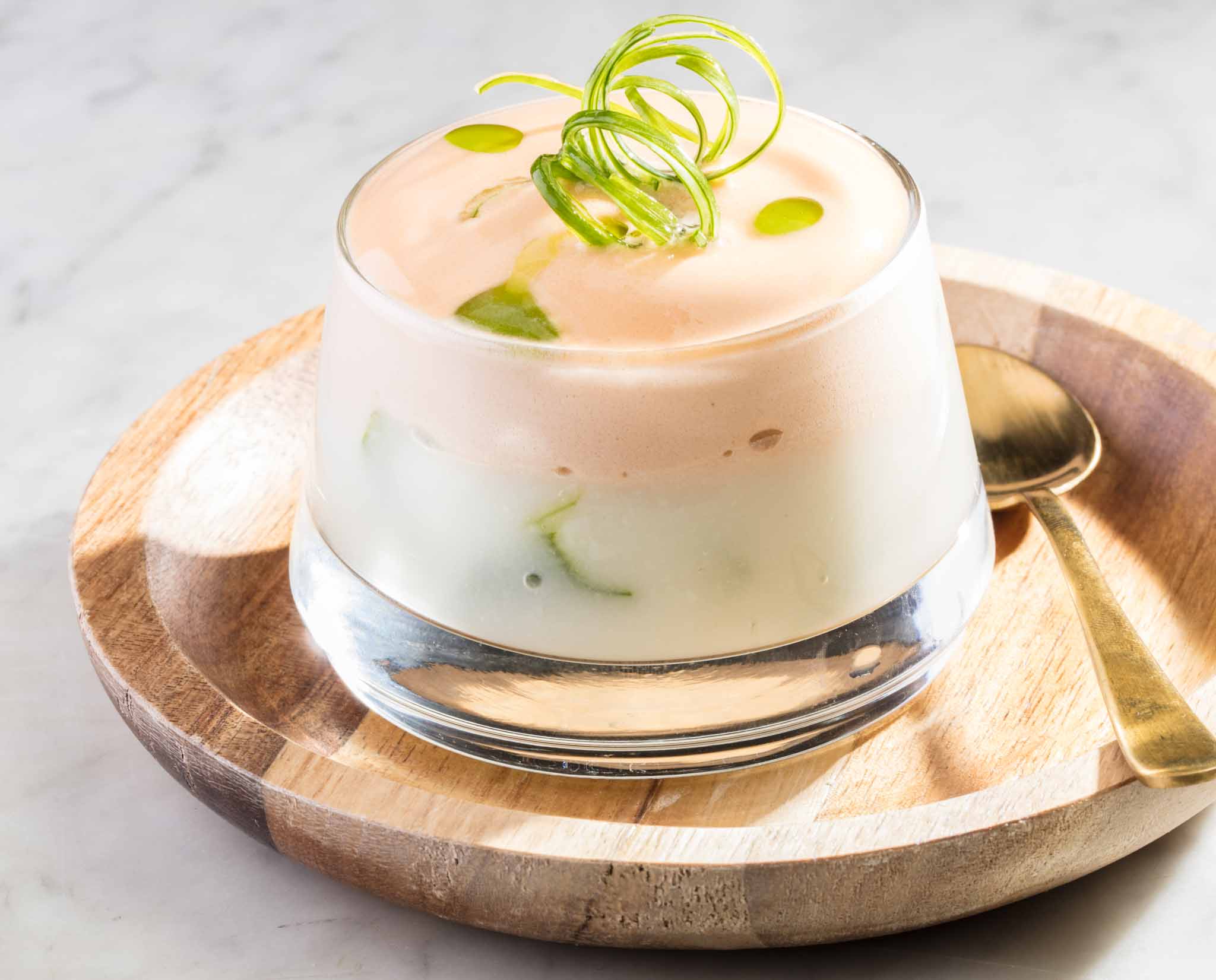 Asperge Cappuccino Met Lente Ui Een Schuim Van Piment En Bieslookolie