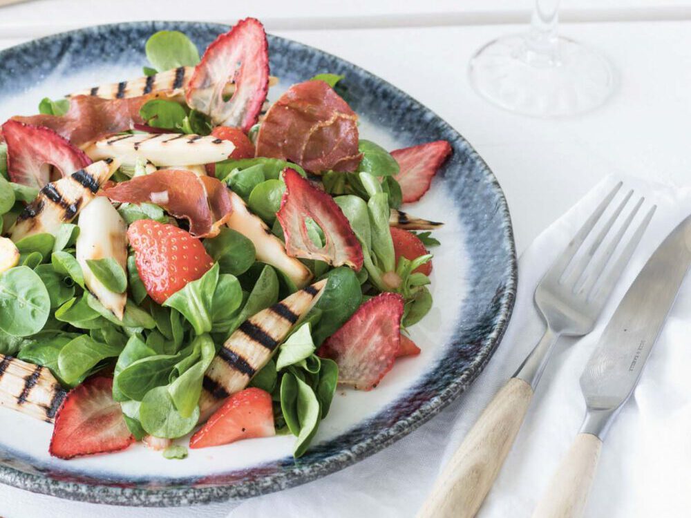 Asperge Salade Met Aardbeiendressing