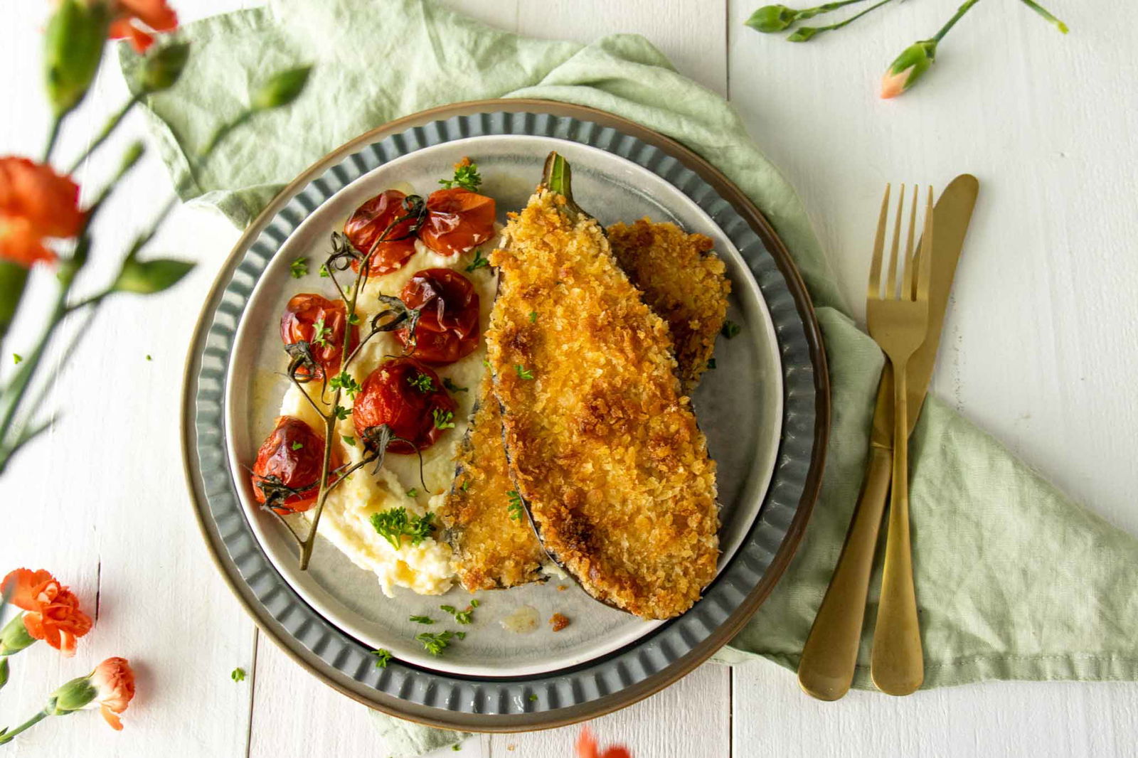Aubergine Schnitzel Met Pastinaakpuree En Gepofte Tomaatjes