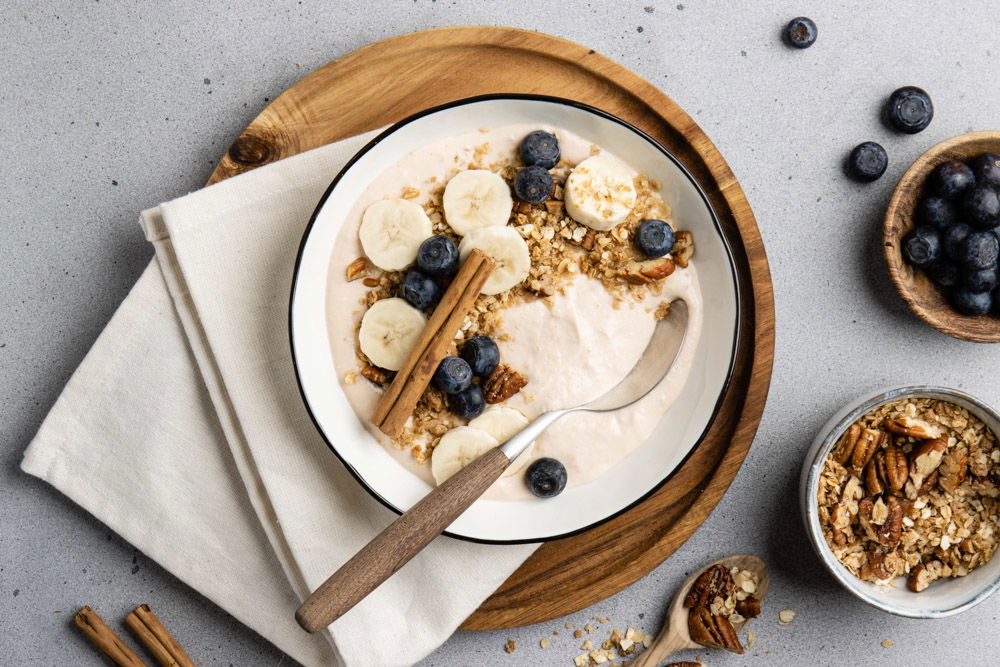 Bananenbowl Met Pangranola En Blauwe Bessen