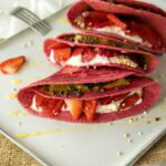 Bietentortilla’s met aardbeien, kwark en gepofte quinoa