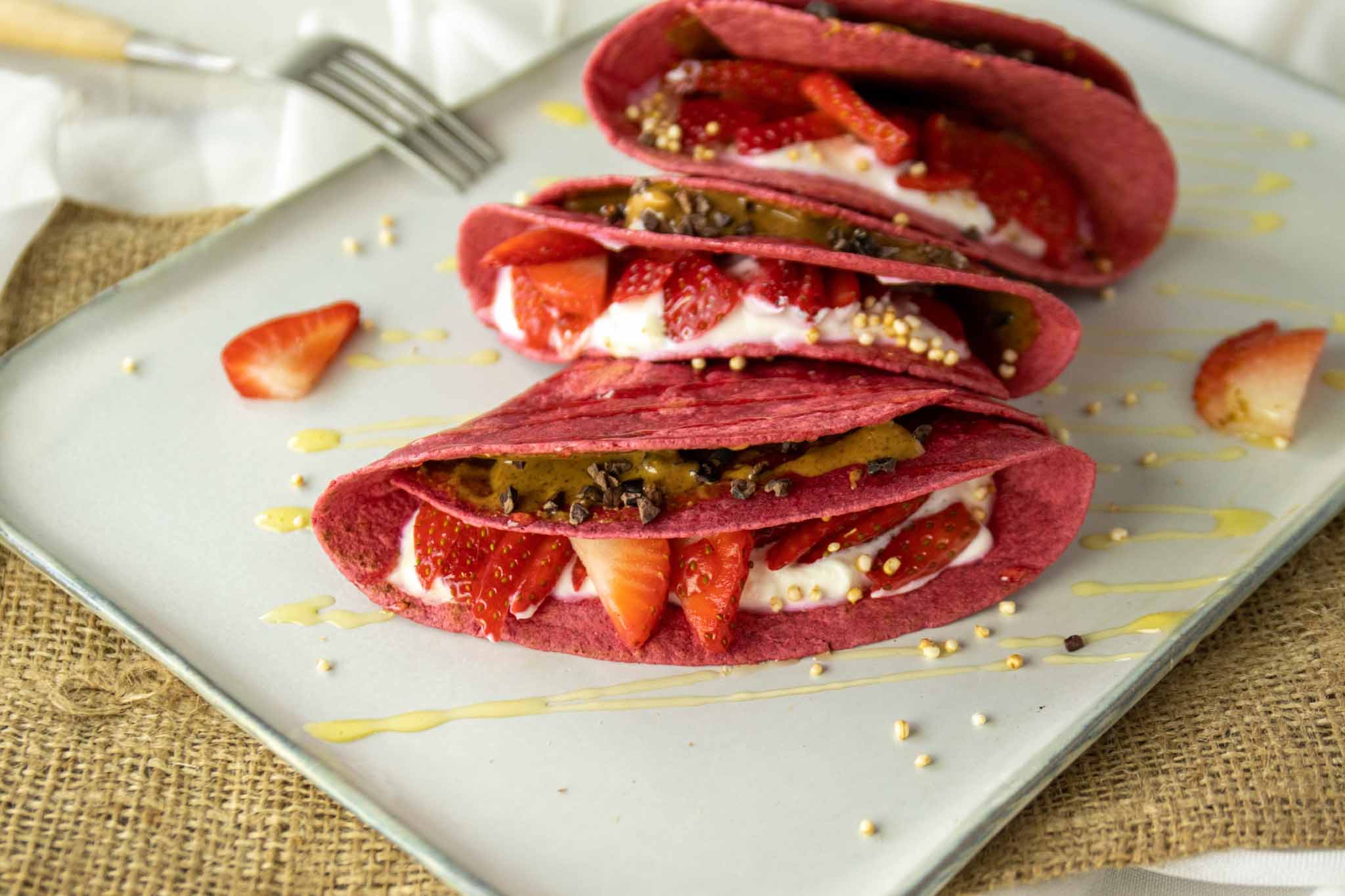 Bietentortillas Met Aardbeien Kwark En Gepofte Quinoa