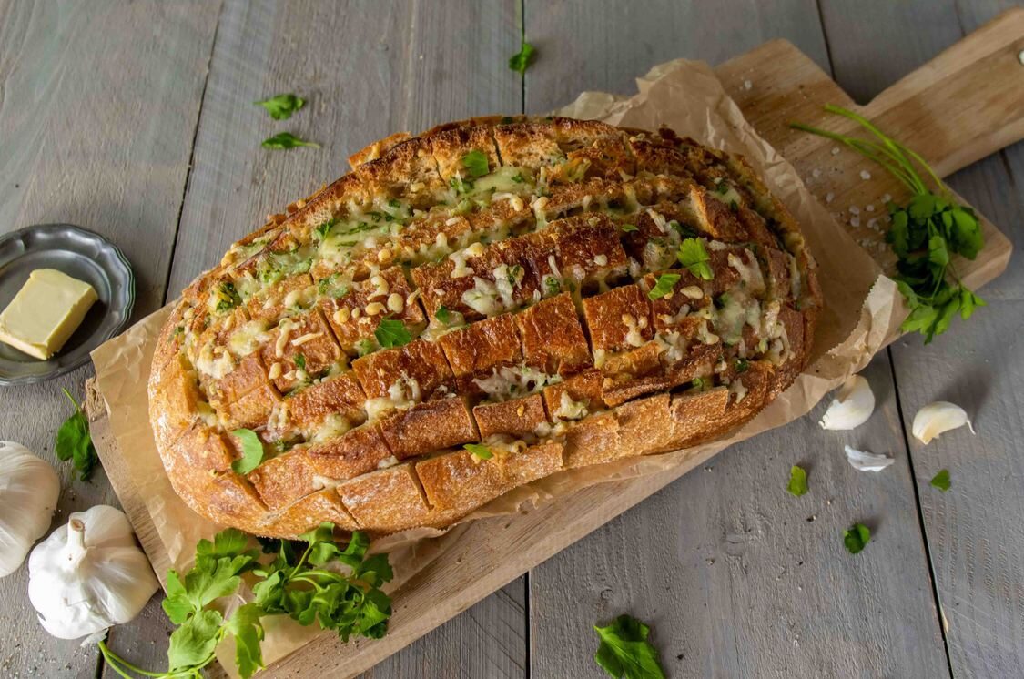 Borrelbrood Met Kazen Knoflook En Peterselie