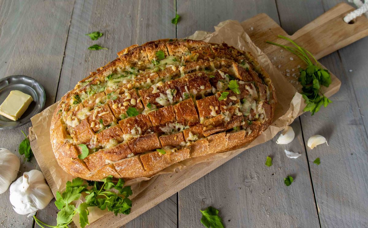 Borrelbrood Met Kazen Knoflook En Peterselie
