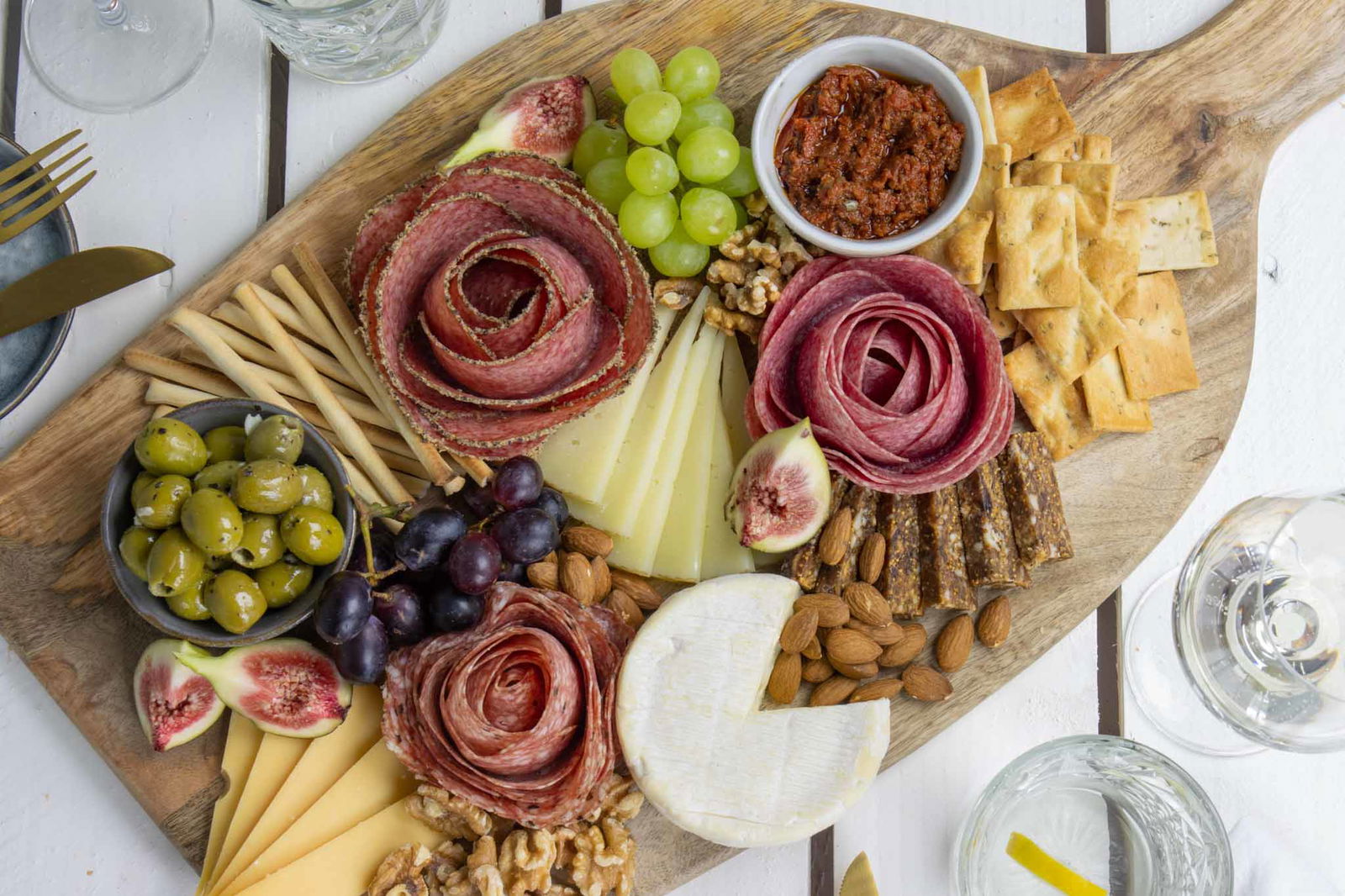 Borrelplank Met Salamirozen