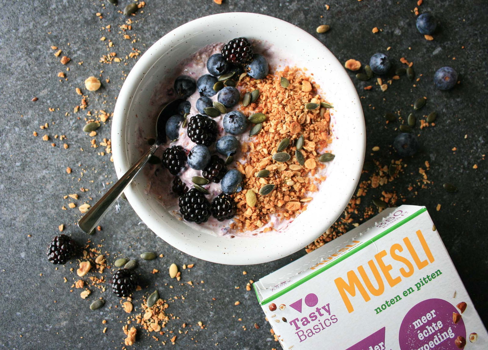 Bosvruchtenyoghurt Met Muesli