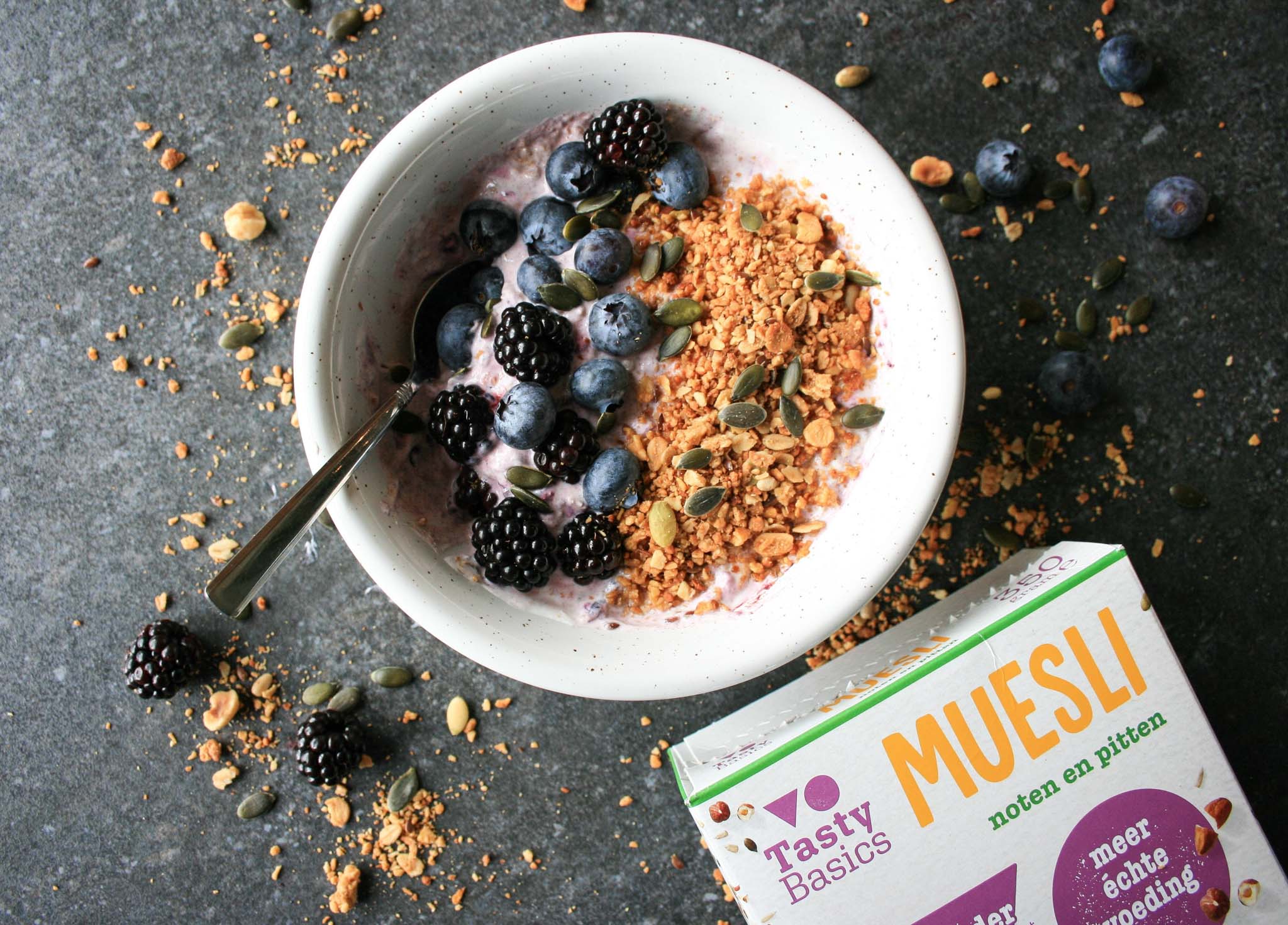Bosvruchtenyoghurt Met Muesli