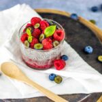 Chia pudding met banaan en frambozen