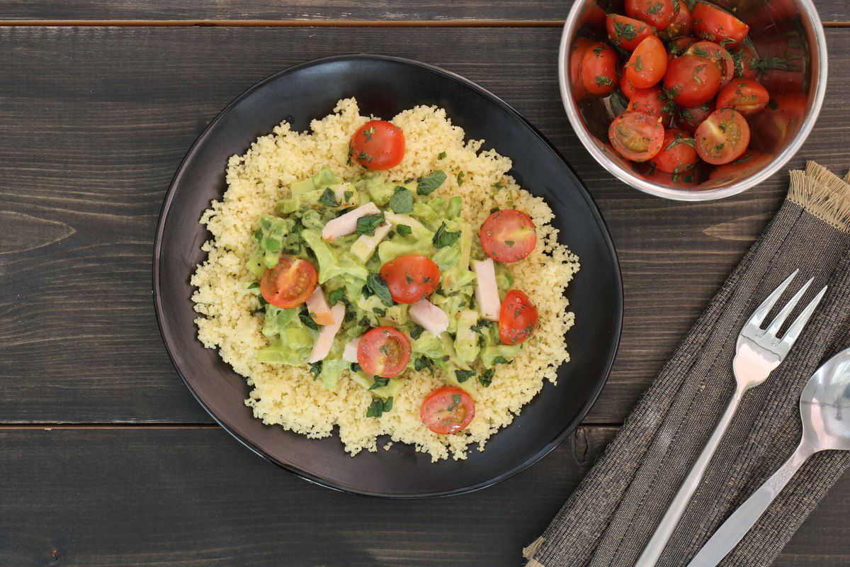 Couscous Met Gerookte Kip En Avocadosaus