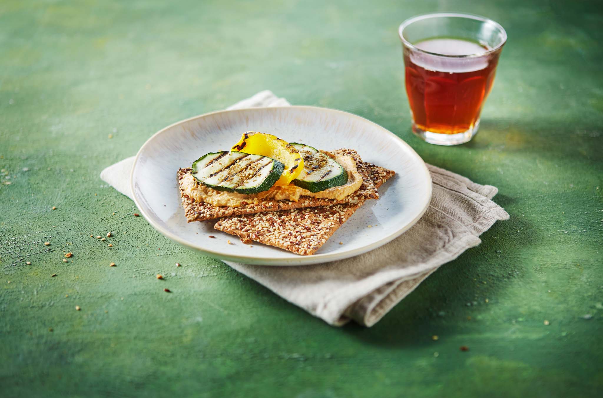 Crackers Met Hummus En Gegrilde Groente