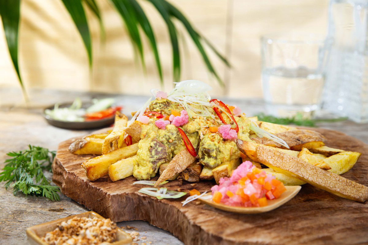 Frietje Rendang Met Zoetzure Groenten