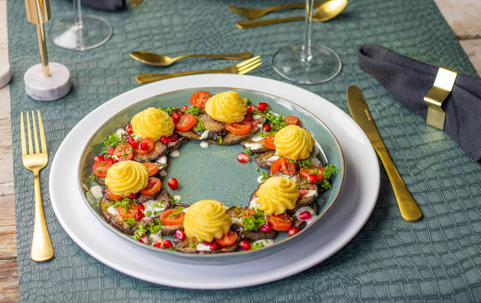 Gegrilde Auberginekrans Met Pommes Duchesse