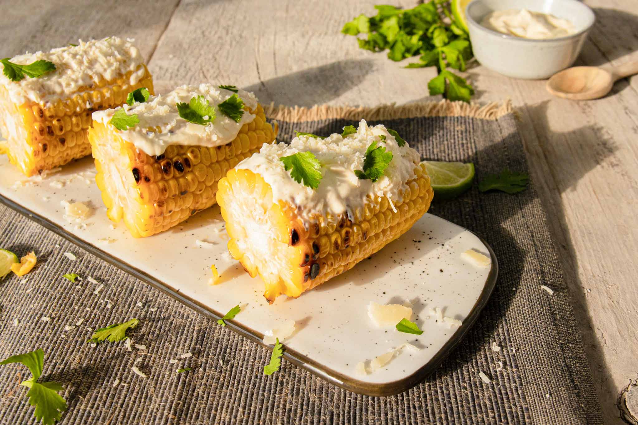 Gegrilde Maiskolven Met Frisse Limoenmayonaise