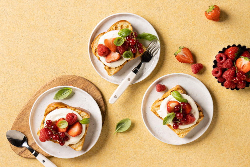 Geroosterd Briochebrood Met Zomerfruit En Mascarpone