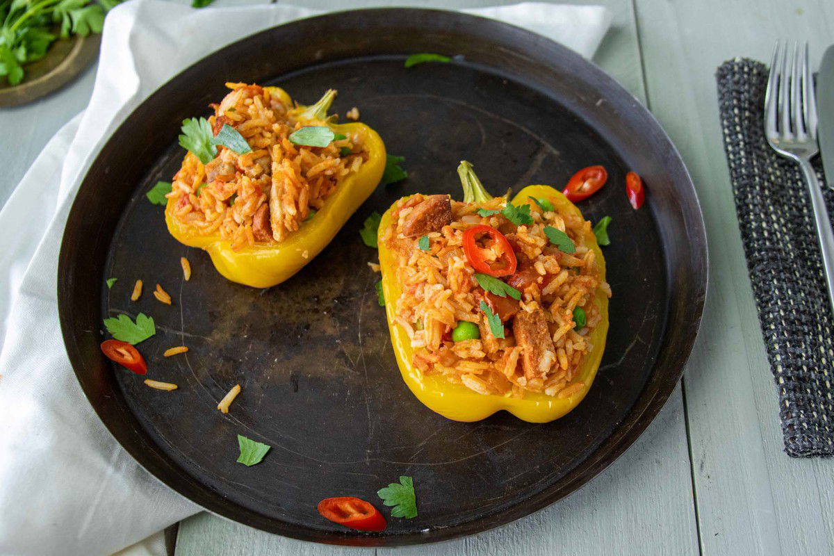Gevulde Paprikas Met Rijst Kippendij En Chorizo