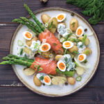 Groene asperge-zalmrolletjes