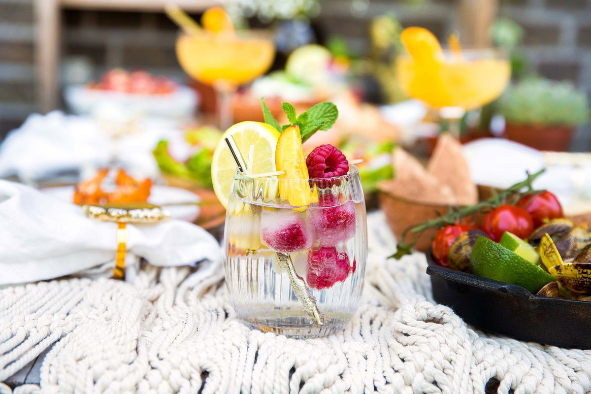 Hard Seltzer Perzik Citroen Met Fruitijsblokjes