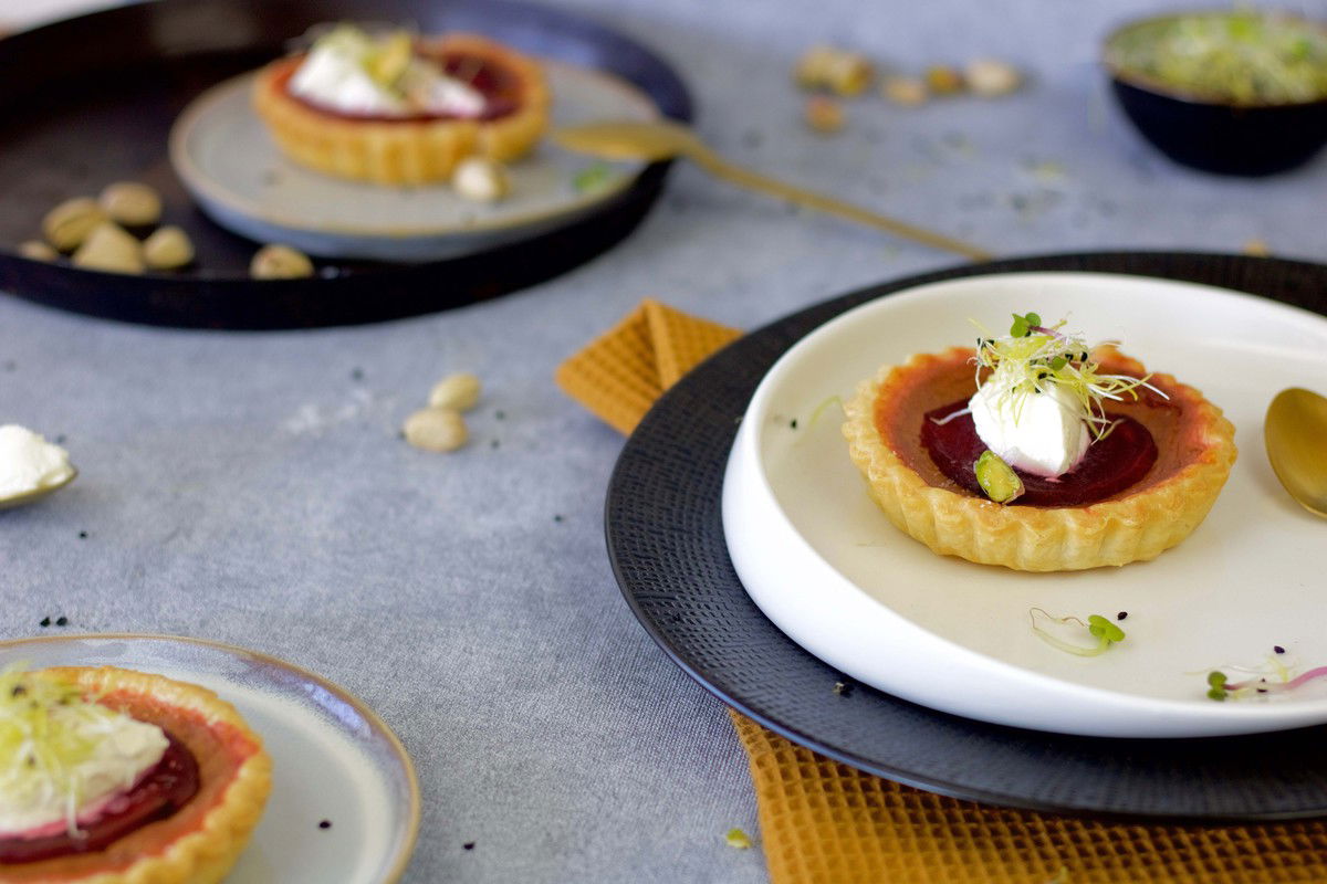 Hartige Taartjes Met Geitenkaas En Rode Biet