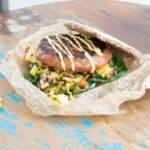 Hawaï kipburger met ananassalsa