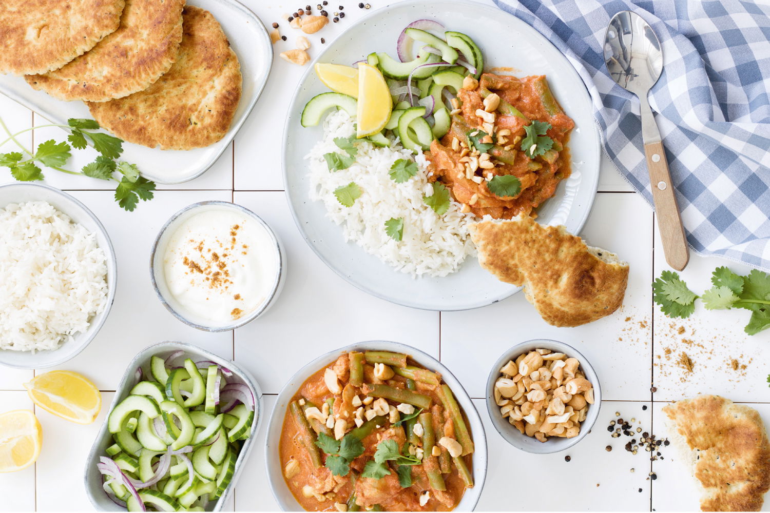 Indiase Butter Chicken Met Rijst En Cashewnoten