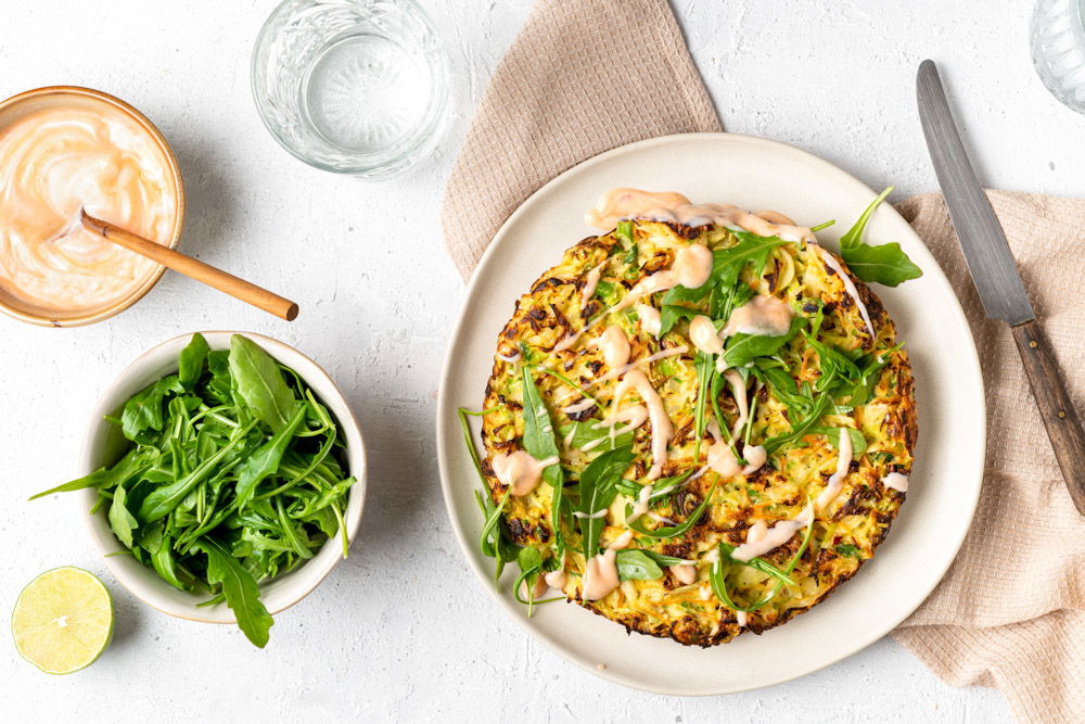 Japanse Groentenpannenkoek Met Geitenyoghurt Chilisaus