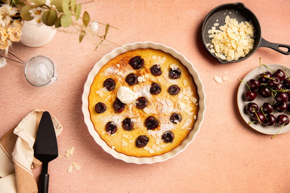 Kersenclafoutis Met Amandelschaafsel En Creme Fraiche