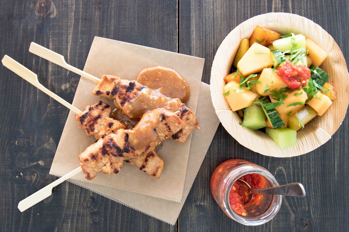 Kipsate Met Roedjak Fruitsalade