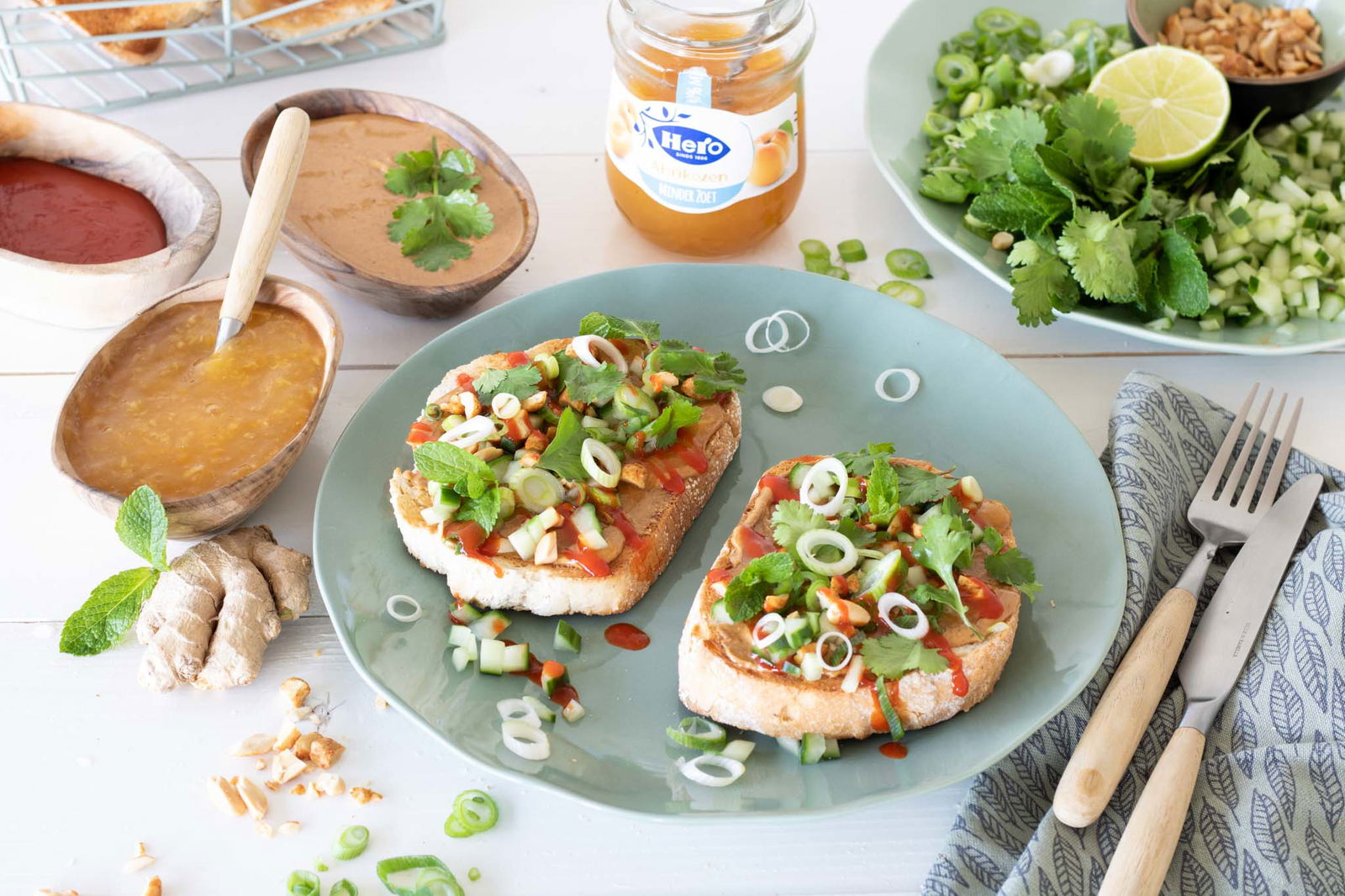 Knapperige Toast Met Pindakaas En Abrikozenjam