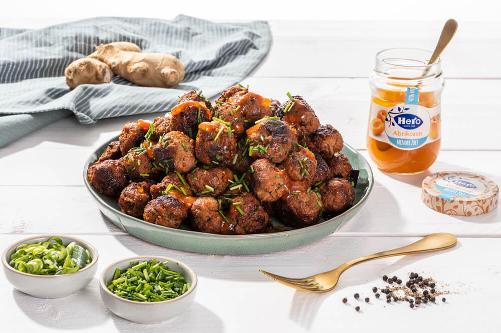 Koreaanse Gehaktballetjes Met Perzik Sriracha Saus