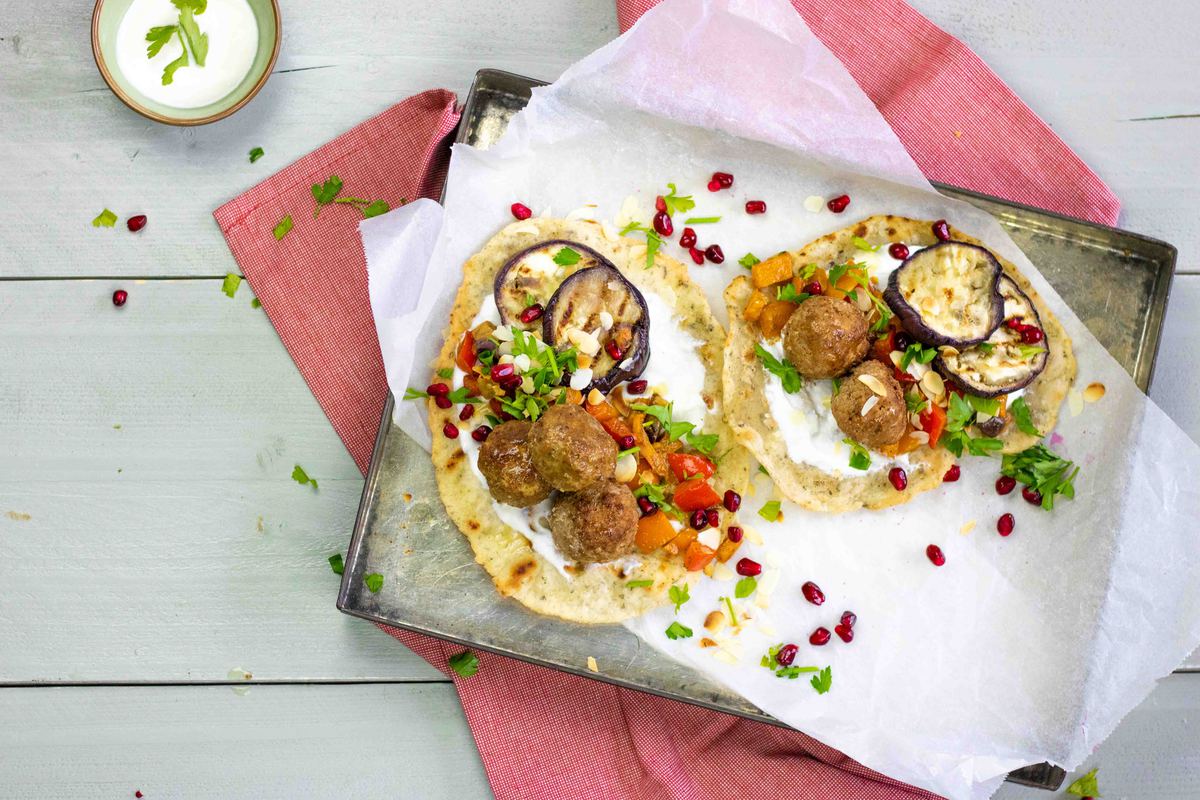 Libanees Flatbread Met Lamsgehaktballetjes En Gekruide Groenten