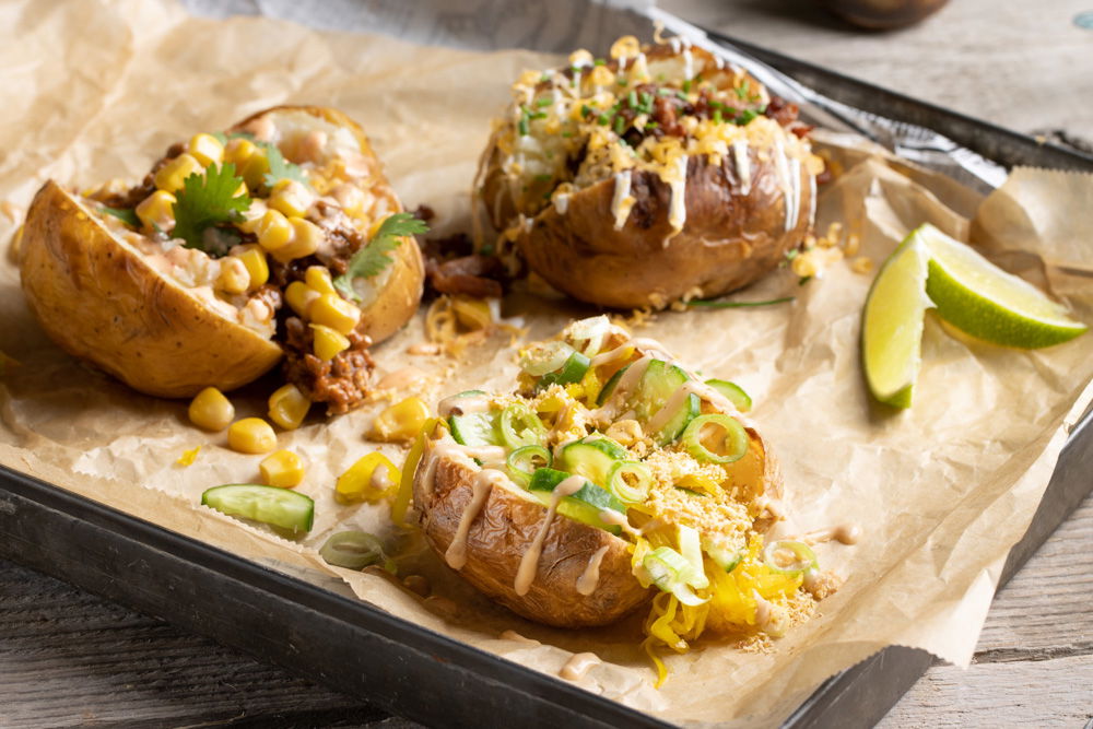 Loaded Potato Met Atjar En Satesaus