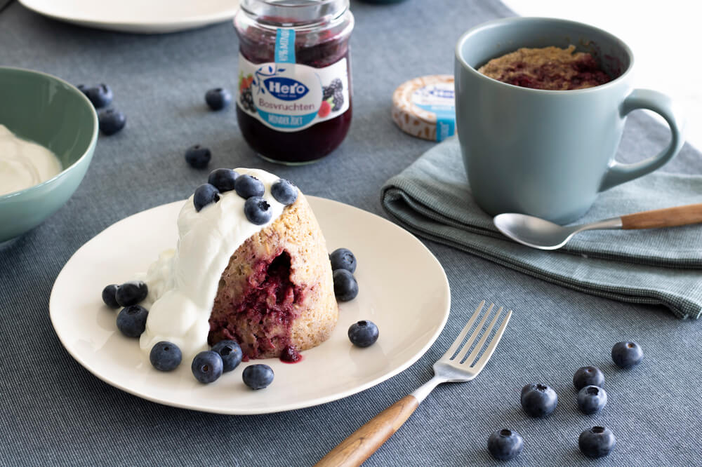 Mug Cake Met Bosvruchten En Kaneel