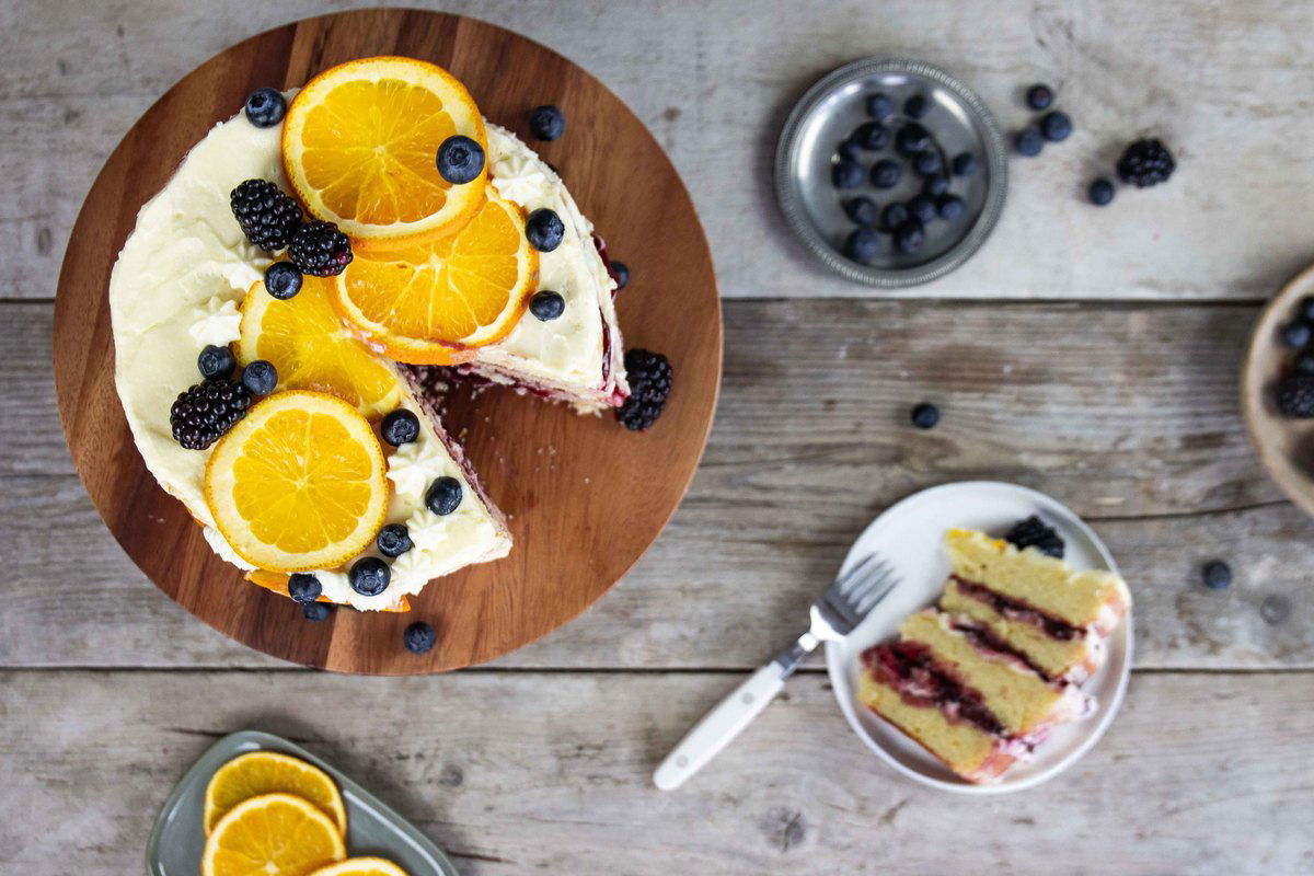 Naked Cake Met Sinaasappel En Bosvruchten