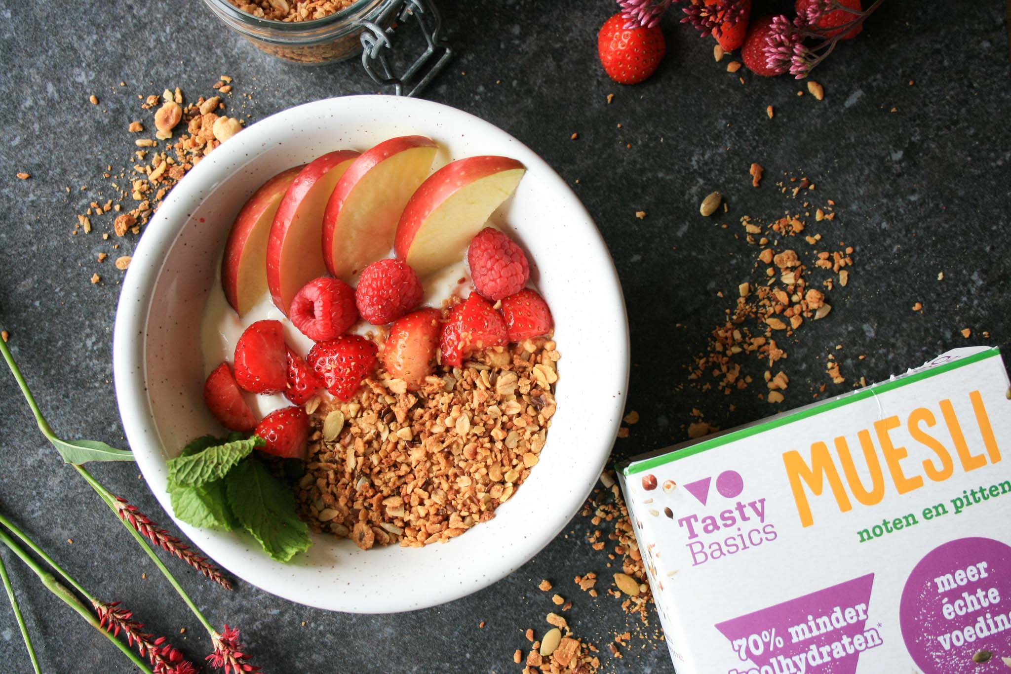Ontbijtbowl Met Appel Frambozen En Muesli