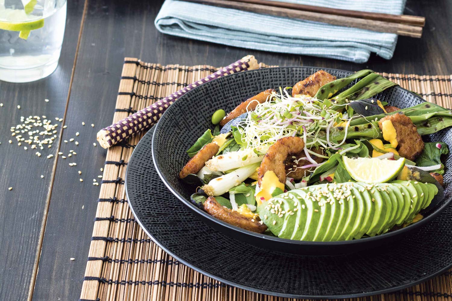 Oosterse Vegasalade Met Gegrilde Bosui