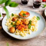 Orecchiette pasta met harissa kipgehaktballetjes