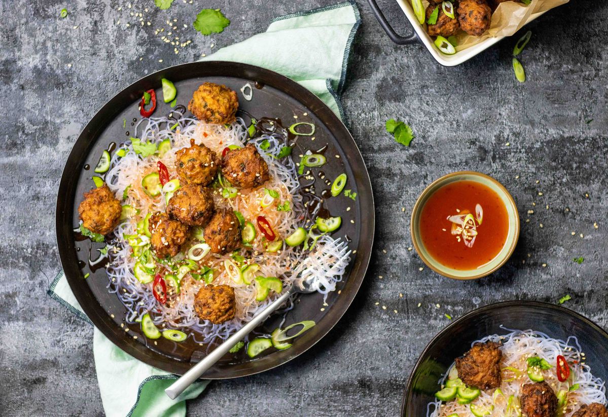 Pakora Balletjes Met Een Frisse Noedelsalade